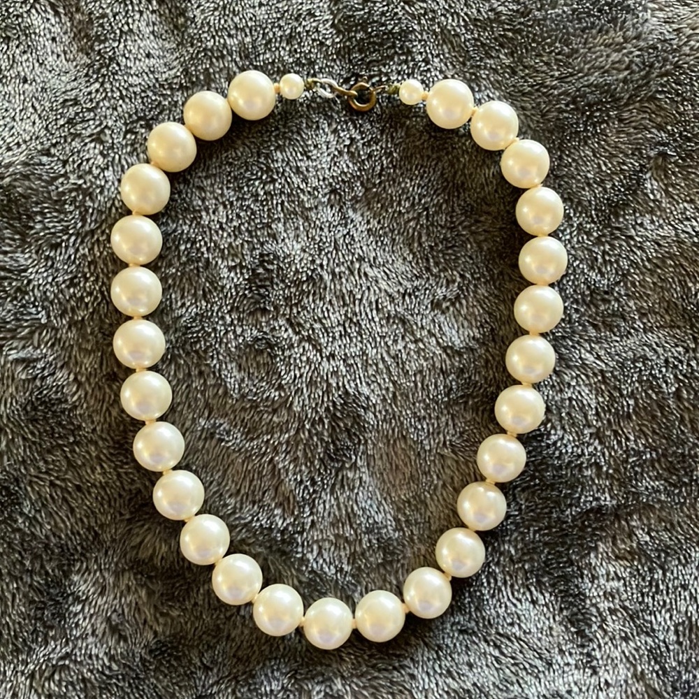 Vintage White Pearl Necklace Timeless Jewelry‎